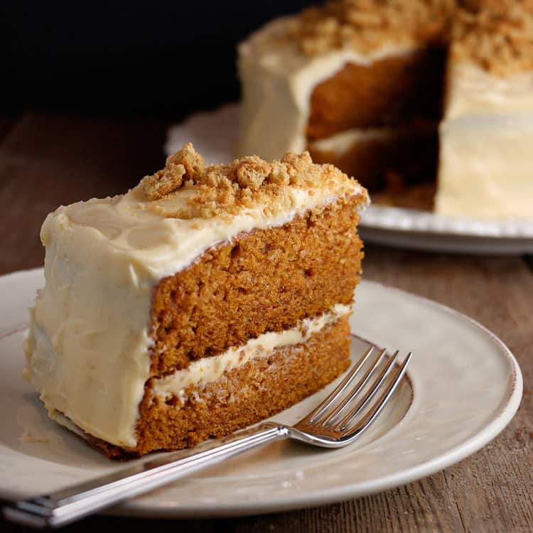 Spiced-Pumpkin-Cake-with-Cream-Cheese-&-Ginger-Snaps_4