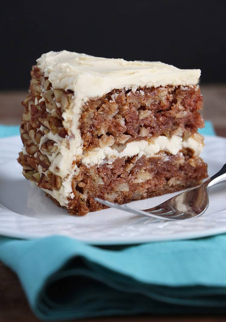 Apple-Cake-with-Maple-Buttercream-and-Pecan-Trim_6