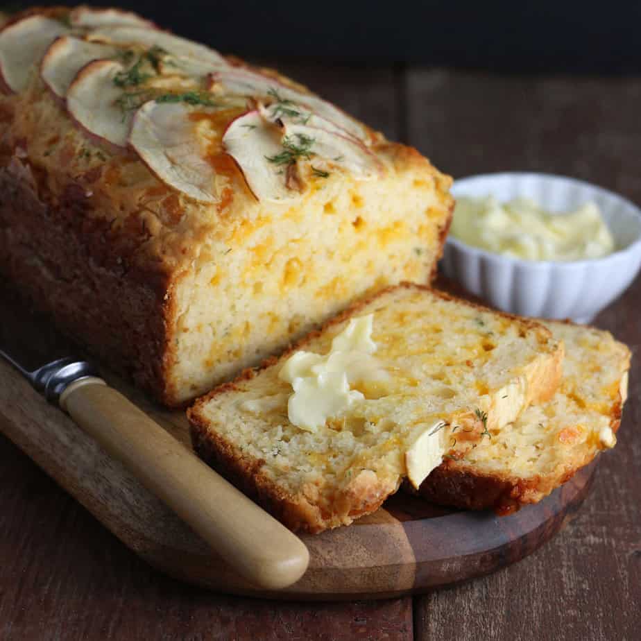 apple-cheddar-loaf-with-dill_1sq