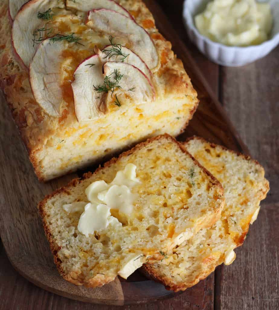 apple-cheddar-loaf-with-dill_5crop
