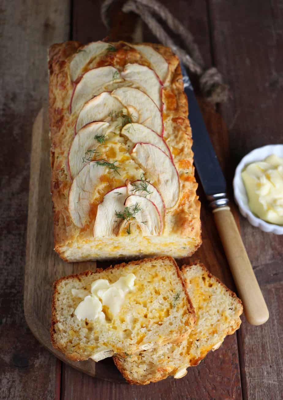 apple-cheddar-loaf-with-dill_6